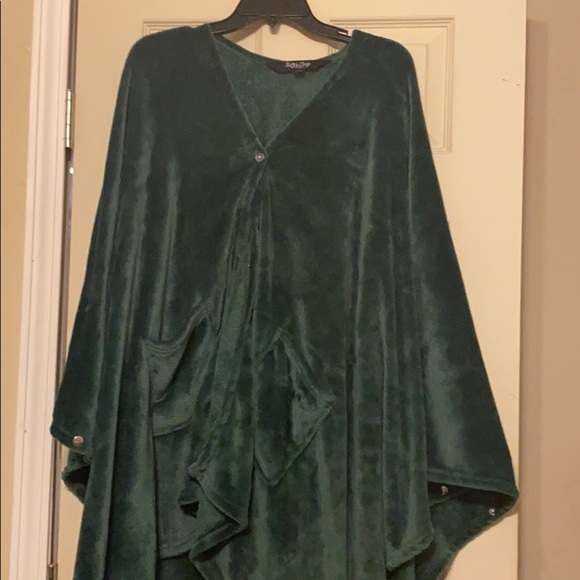 Green poncho - Picture 3 of 4